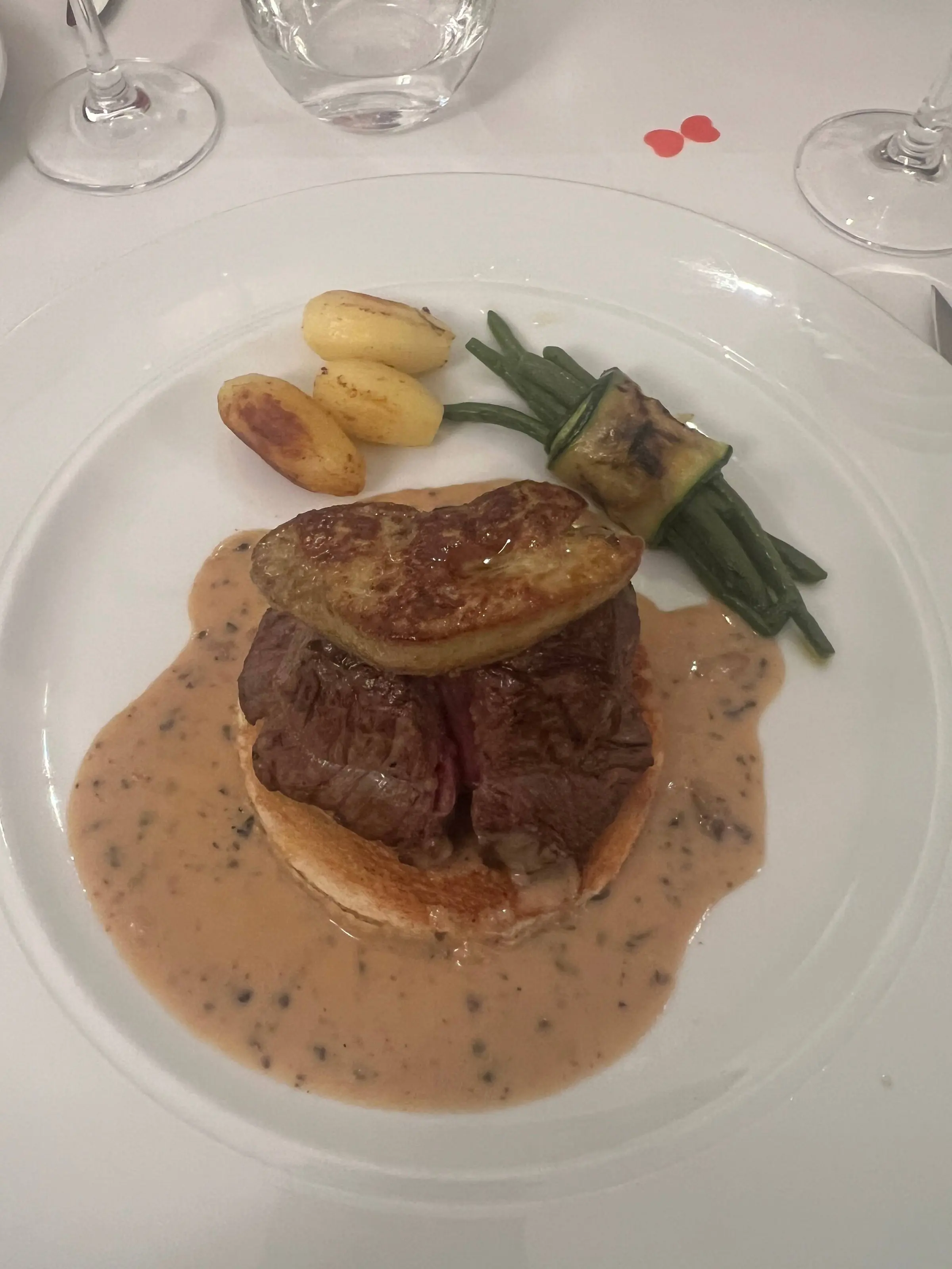Filet de bœuf Rossini, escalope de foie gras et haricots verts