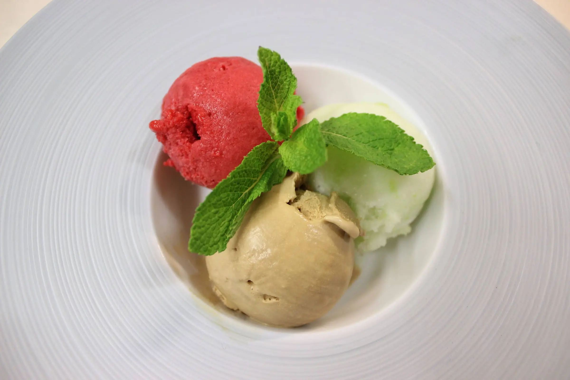 Duo de sorbets et menthe fraîche
